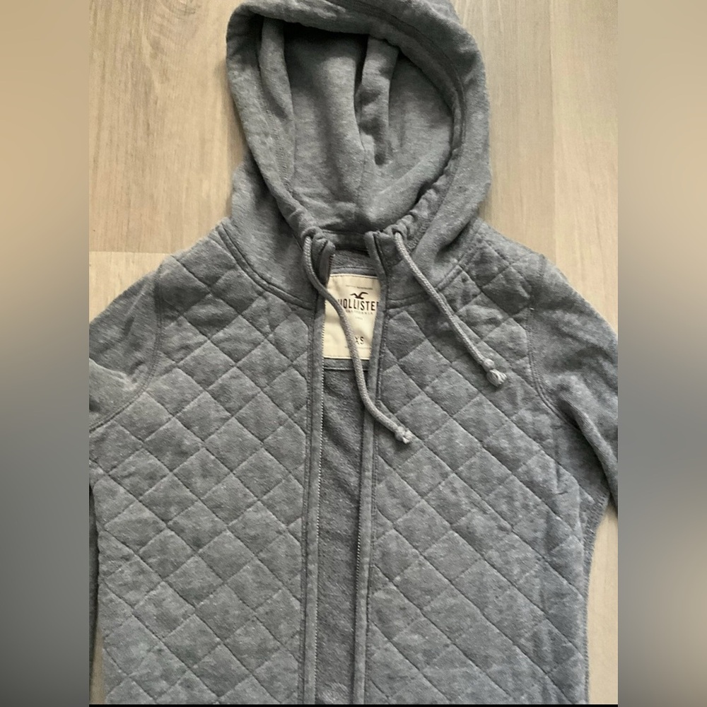 Hollister Heather Gray Quilted Sweatshirt